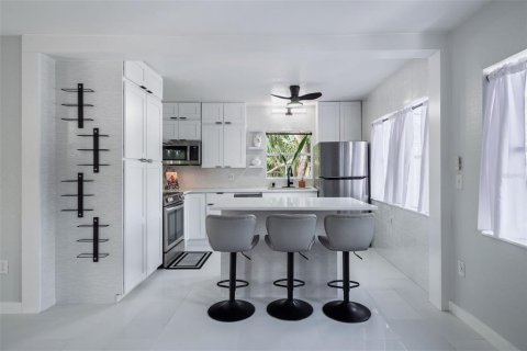 Propiedad comercial en venta en Orlando, Florida, 5 dormitorios, 237.09 m2 № 2104841 - foto 14
