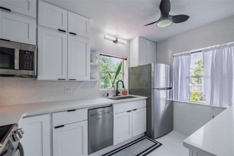 Propiedad comercial en venta en Orlando, Florida, 5 dormitorios, 237.09 m2 № 2104841 - foto 18