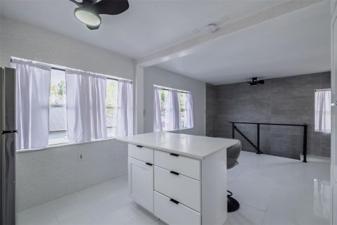 Propiedad comercial en venta en Orlando, Florida, 5 dormitorios, 237.09 m2 № 2104841 - foto 22