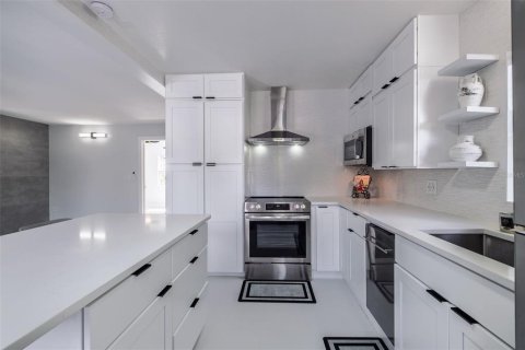 Propiedad comercial en venta en Orlando, Florida, 5 dormitorios, 237.09 m2 № 2104841 - foto 19