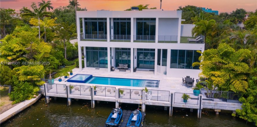 Casa en Fort Lauderdale, Florida 5 dormitorios, 406.91 m2 № 1983106