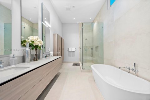 Casa en venta en Fort Lauderdale, Florida, 5 dormitorios, 406.91 m2 № 1983106 - foto 12