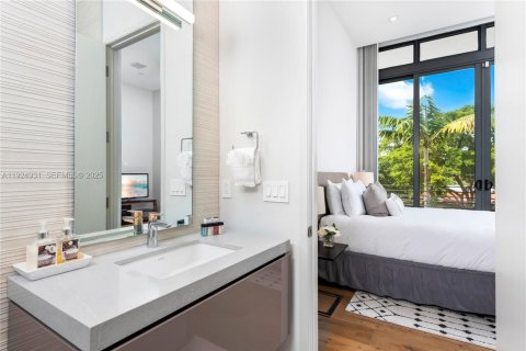 Casa en venta en Fort Lauderdale, Florida, 5 dormitorios, 406.91 m2 № 1983106 - foto 16