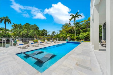 Casa en venta en Fort Lauderdale, Florida, 5 dormitorios, 406.91 m2 № 1983106 - foto 22