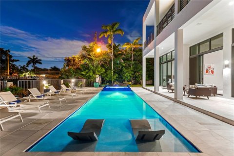 Casa en venta en Fort Lauderdale, Florida, 5 dormitorios, 406.91 m2 № 1983106 - foto 19