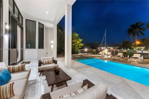 Casa en venta en Fort Lauderdale, Florida, 5 dormitorios, 406.91 m2 № 1983106 - foto 21