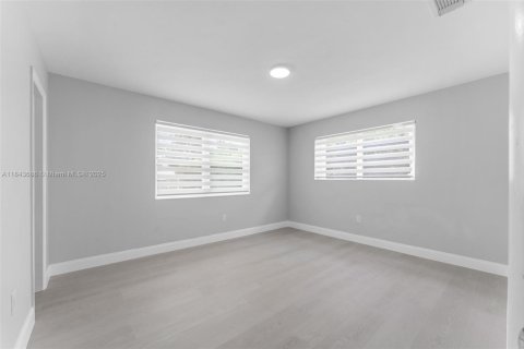 Casa en venta en Miami, Florida, 3 dormitorios, 146.6 m2 № 1838767 - foto 16