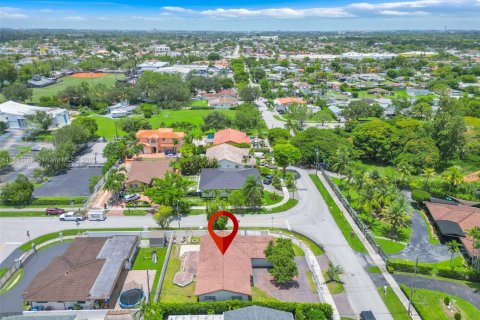 Casa en venta en Miami, Florida, 3 dormitorios, 146.6 m2 № 1838767 - foto 29
