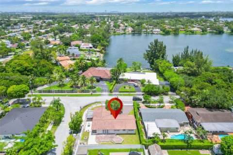 Casa en venta en Miami, Florida, 3 dormitorios, 146.6 m2 № 1838767 - foto 1