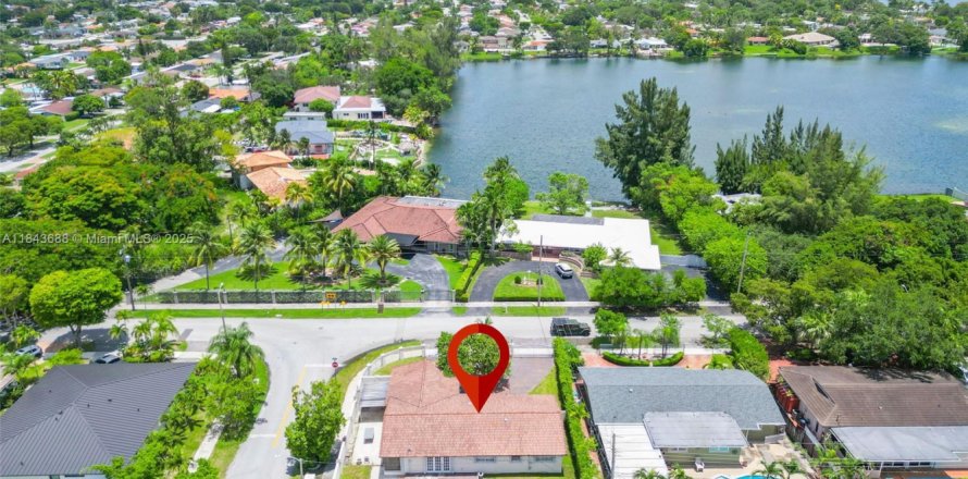 Casa en Miami, Florida 3 dormitorios, 146.6 m2 № 1838767