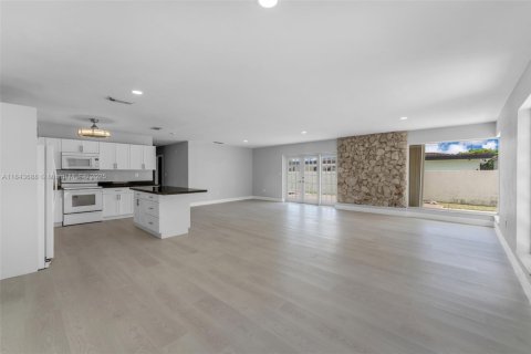 Casa en venta en Miami, Florida, 3 dormitorios, 146.6 m2 № 1838767 - foto 9