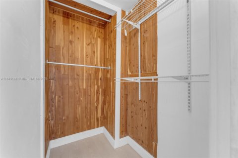 Casa en venta en Miami, Florida, 3 dormitorios, 146.6 m2 № 1838767 - foto 17