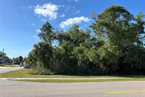 Terreno en venta en North Port, Florida № 1089102 - foto 1
