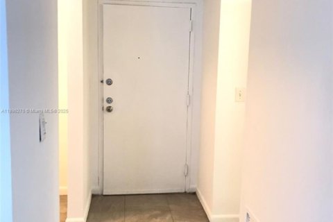 Condo in North Miami Beach, Florida, 1 bedroom  № 1950801 - photo 7