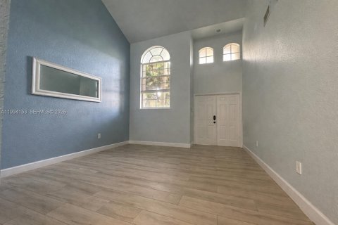 Townhouse in Doral, Florida 4 bedrooms, 195.47 sq.m. № 2055845 - photo 9