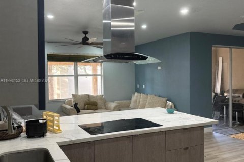 Townhouse in Doral, Florida 4 bedrooms, 195.47 sq.m. № 2055845 - photo 15