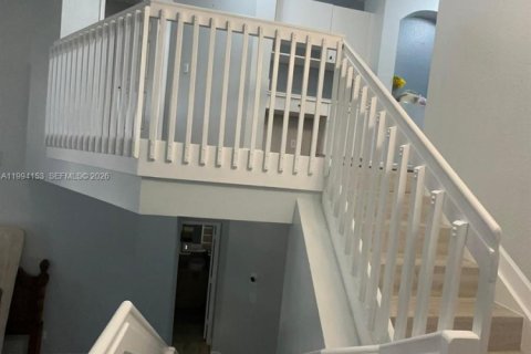 Townhouse in Doral, Florida 4 bedrooms, 195.47 sq.m. № 2055845 - photo 7