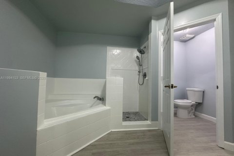 Townhouse in Doral, Florida 4 bedrooms, 195.47 sq.m. № 2055845 - photo 4