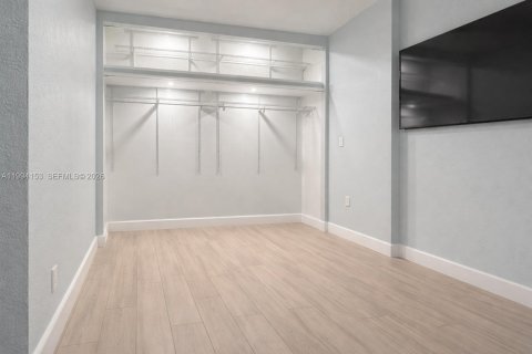 Townhouse in Doral, Florida 4 bedrooms, 195.47 sq.m. № 2055845 - photo 10