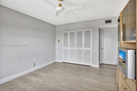 Condo in Coral Springs, Florida, 2 bedrooms  № 1727005 - photo 22