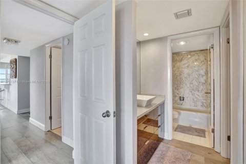 Condo in Coral Springs, Florida, 2 bedrooms  № 1727005 - photo 24