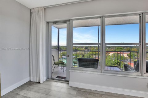 Condo in Coral Springs, Florida, 2 bedrooms  № 1727005 - photo 27
