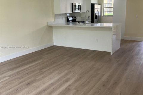 Condo in Miramar, Florida, 2 bedrooms  № 1877829 - photo 7