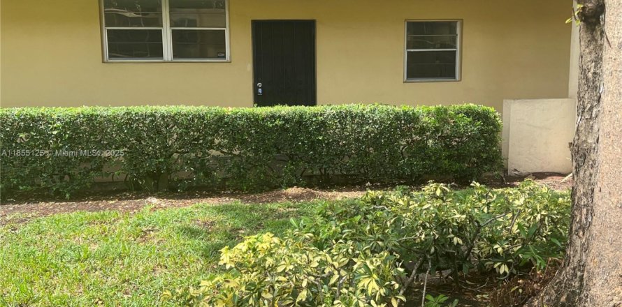 Condo in Miramar, Florida, 2 bedrooms № 1877829