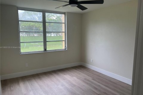 Condo in Miramar, Florida, 2 bedrooms  № 1877829 - photo 8