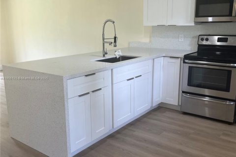 Copropriété à louer à Miramar, Floride: 2 chambres, 96.62 m2 № 1877829 - photo 2