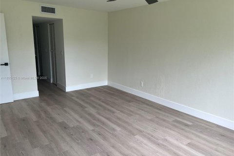 Condo in Miramar, Florida, 2 bedrooms  № 1877829 - photo 9