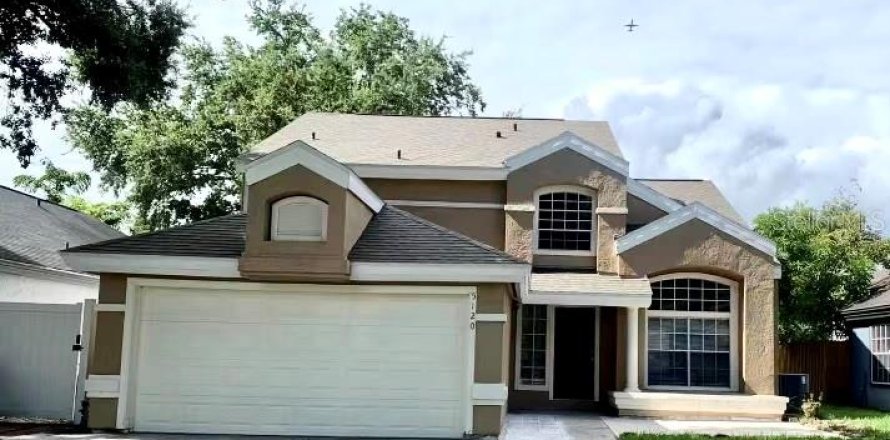 House in Orlando, Florida 4 bedrooms, 184.78 sq.m. № 2225355