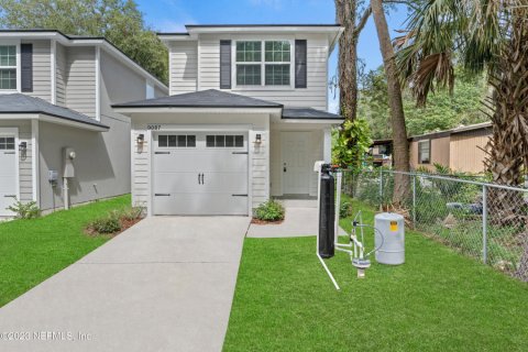 House in Jacksonville, Florida 4 bedrooms, 144.46 sq.m. № 774244 - photo 1