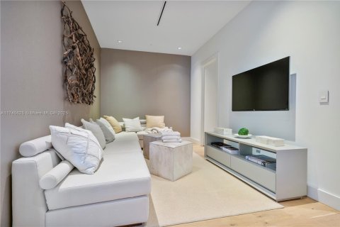 Condo in Miami Beach, Florida, 2 bedrooms  № 1861079 - photo 7
