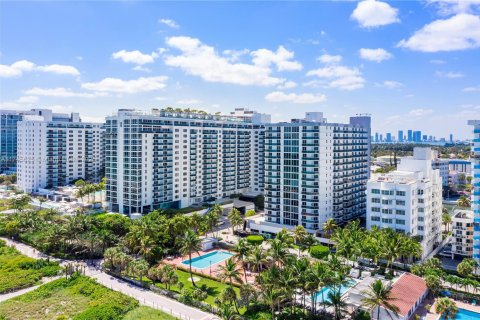 Condo in Miami Beach, Florida, 2 bedrooms  № 1861079 - photo 28
