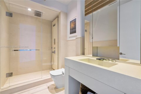 Condo in Miami Beach, Florida, 2 bedrooms  № 1861079 - photo 12