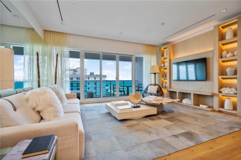 Condo in Miami Beach, Florida, 2 bedrooms  № 1861079 - photo 1