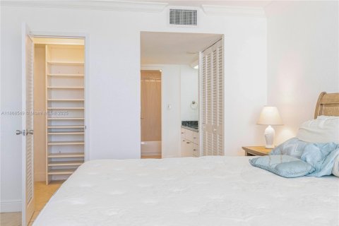 Condo in Miami Beach, Florida, 1 bedroom  № 1897670 - photo 8