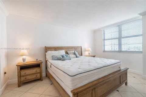 Condo in Miami Beach, Florida, 1 bedroom  № 1897670 - photo 7