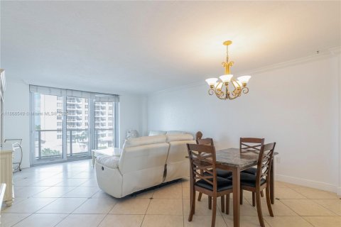 Condo in Miami Beach, Florida, 1 bedroom  № 1897670 - photo 4