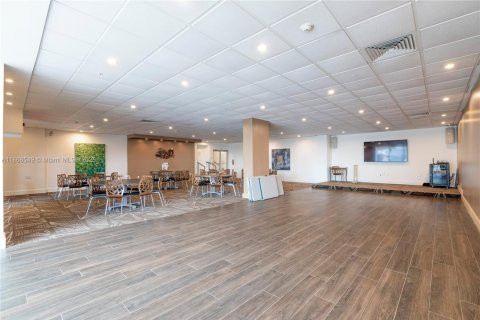 Condo in Miami Beach, Florida, 1 bedroom  № 1897670 - photo 15