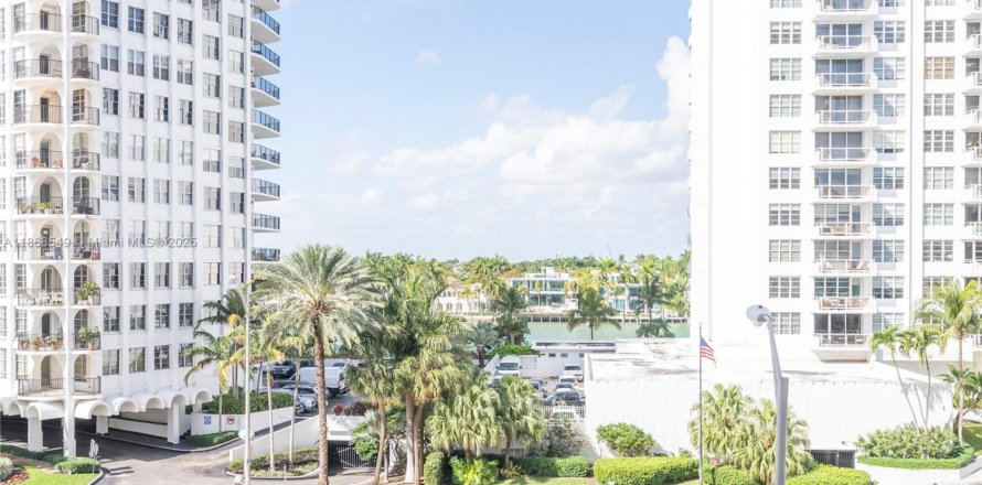 Condo in Miami Beach, Florida, 1 bedroom  № 1897670