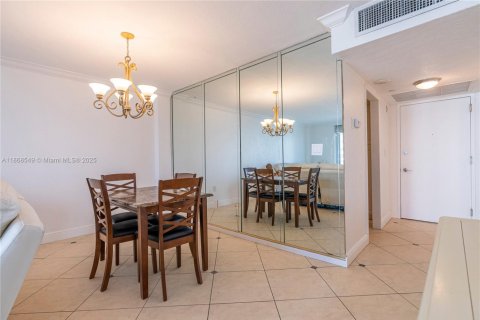 Condo in Miami Beach, Florida, 1 bedroom  № 1897670 - photo 5