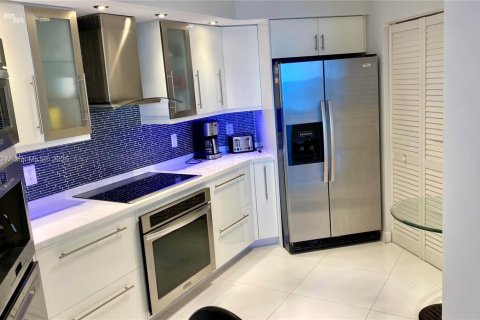 Copropriété à louer à Sunny Isles Beach, Floride: 2 chambres, 148.83 m2 № 1871282 - photo 7