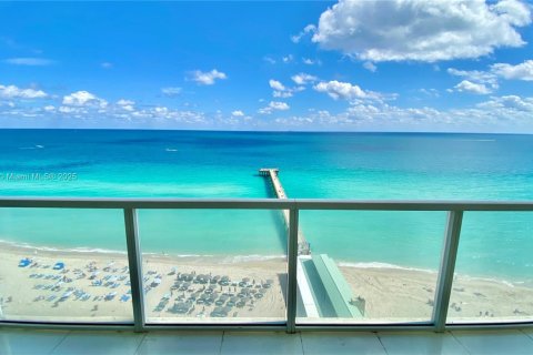 Copropriété à louer à Sunny Isles Beach, Floride: 2 chambres, 148.83 m2 № 1871282 - photo 1