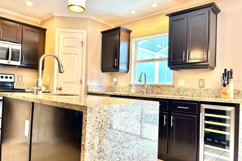 Casa en alquiler en Orlando, Florida, 4 dormitorios, 260.78 m2 № 1919364 - foto 11