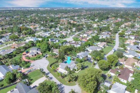 House in Miami, Florida 4 bedrooms, 271.09 sq.m. № 1836156 - photo 28