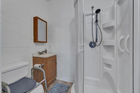 House in Miami, Florida 4 bedrooms, 271.09 sq.m. № 1836156 - photo 24