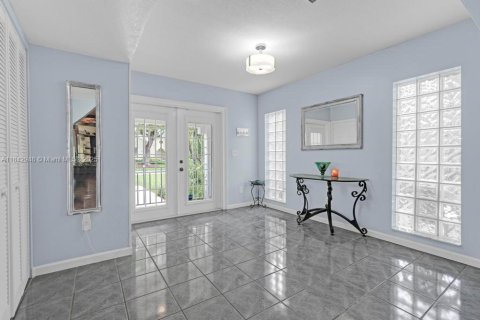 House in Miami, Florida 4 bedrooms, 271.09 sq.m. № 1836156 - photo 4