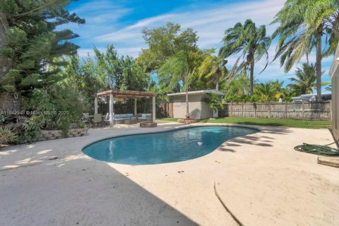 House in Miami, Florida 4 bedrooms, 271.09 sq.m. № 1836156 - photo 26